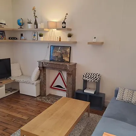 Modern 1 Bedroom Close Sacré Coeur
